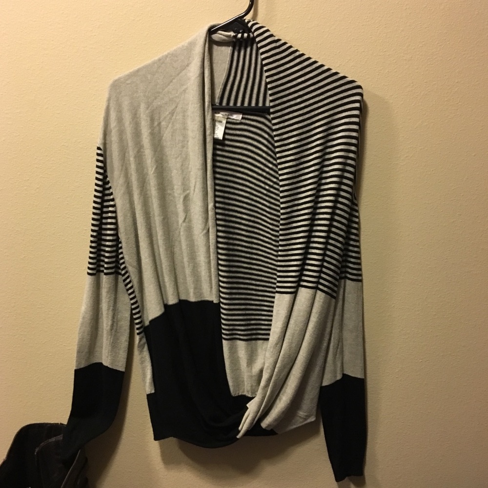 Max Studio Cross Front Top